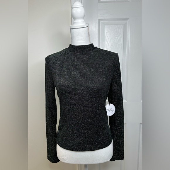 MILK & HONEY LONG SLEEVE KEYHOLE BACK TOP - Picture 1 of 7
